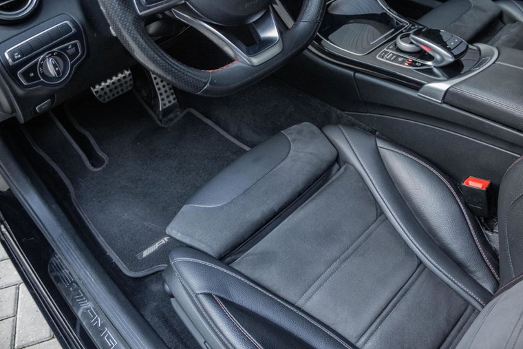 Vehicle Image 32