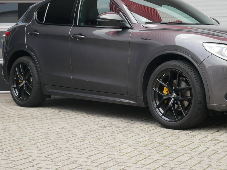 Vehicle Image 32