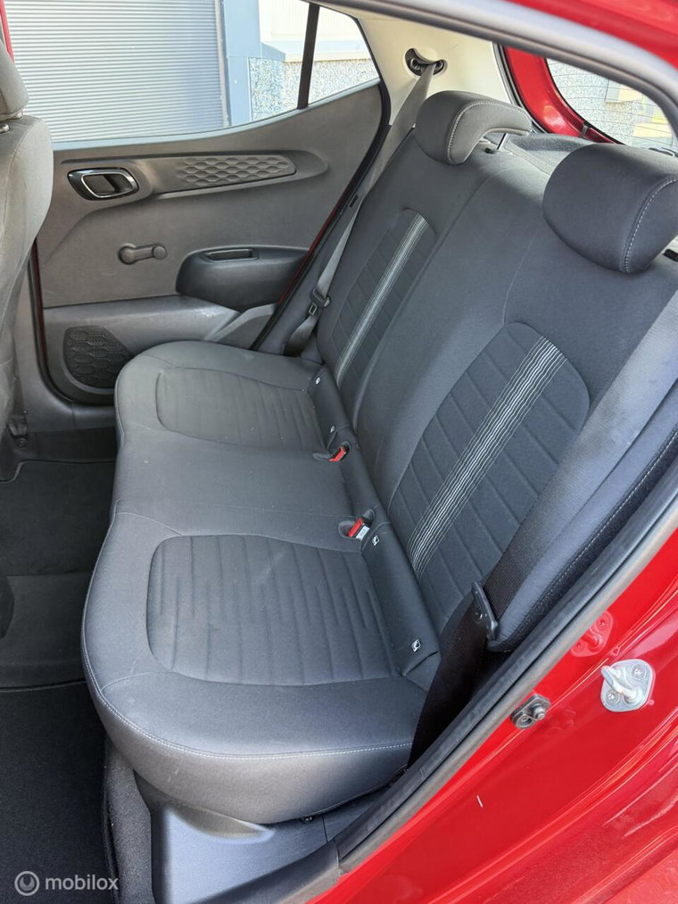 Vehicle Image 16
