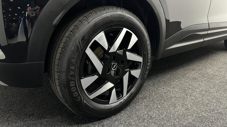 Vehicle Image 17