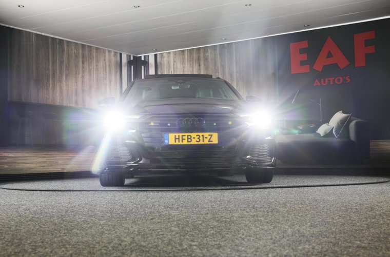 Vehicle Image 32
