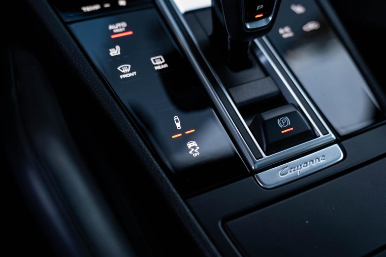 Vehicle Image 32