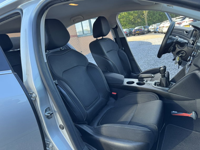Vehicle Image 25