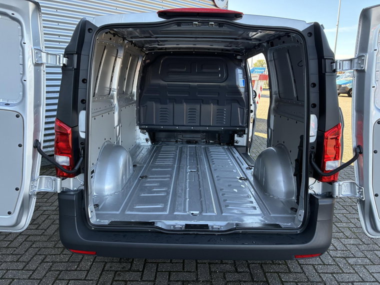 Vehicle Image 28