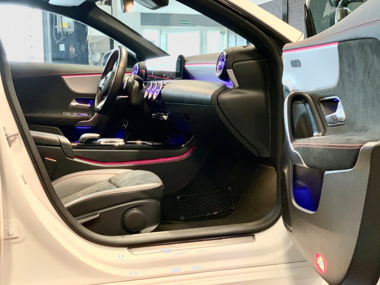 Vehicle Image 32
