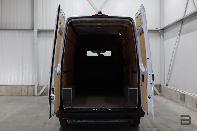 Vehicle Image 28