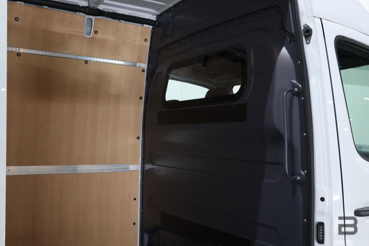 Vehicle Image 38