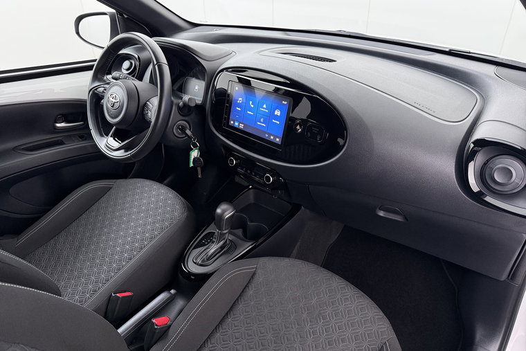Vehicle Image 15