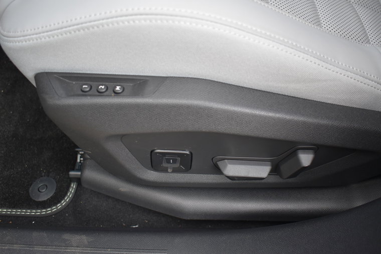 Vehicle Image 35