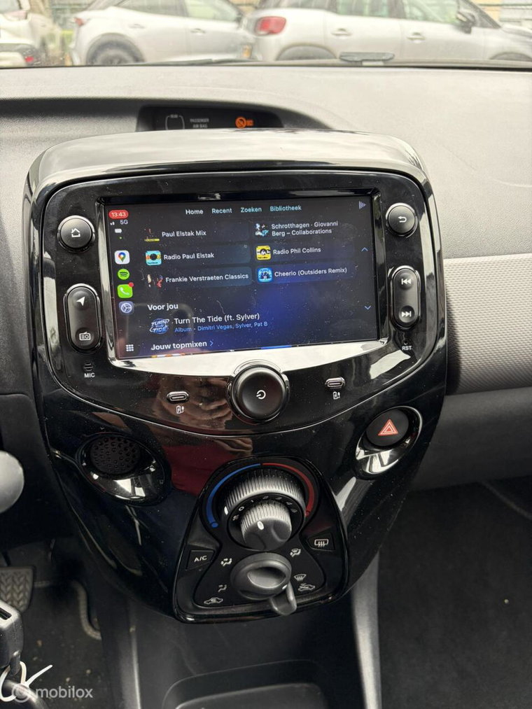 Vehicle Image 18