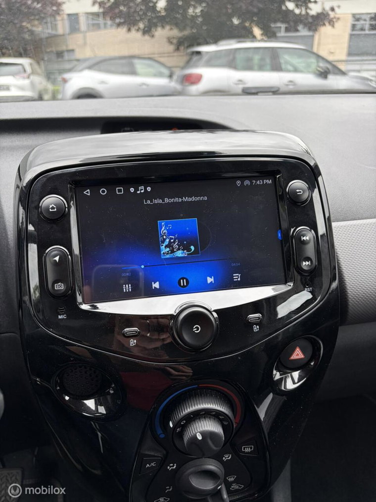 Vehicle Image 21