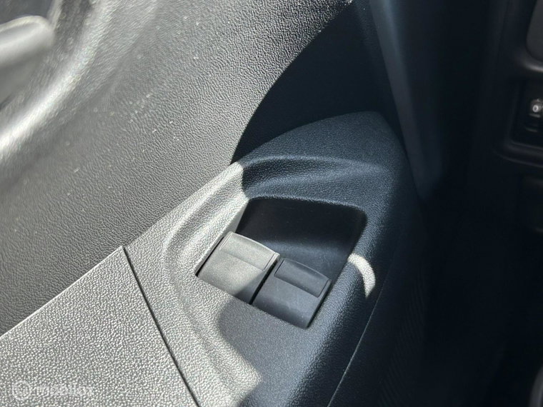 Vehicle Image 29