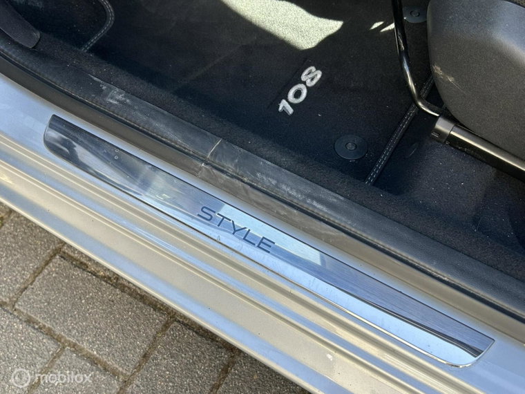 Vehicle Image 30