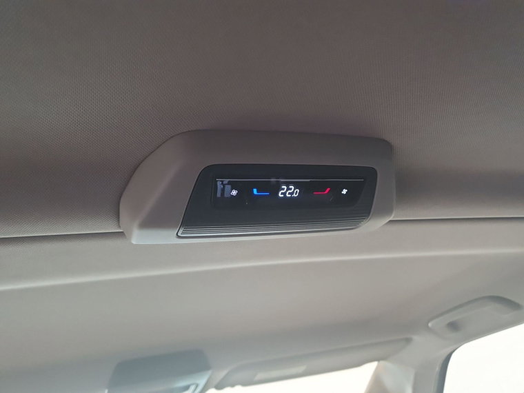 Vehicle Image 25