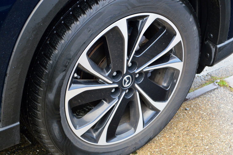 Vehicle Image 25