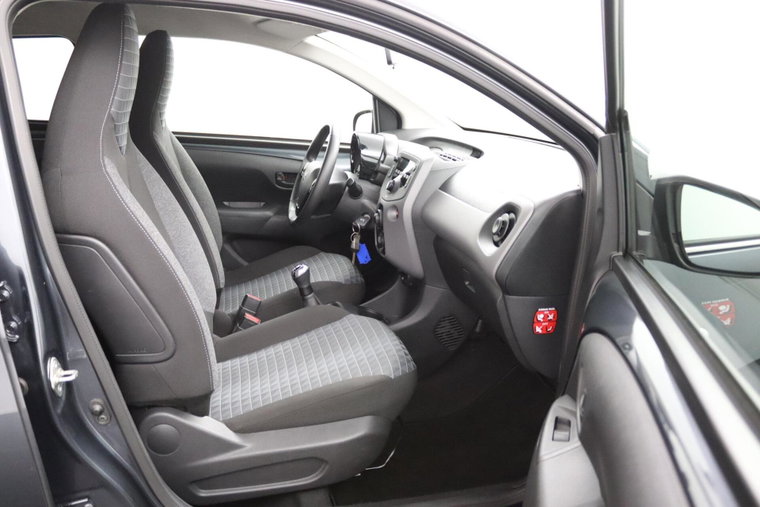 Vehicle Image 14