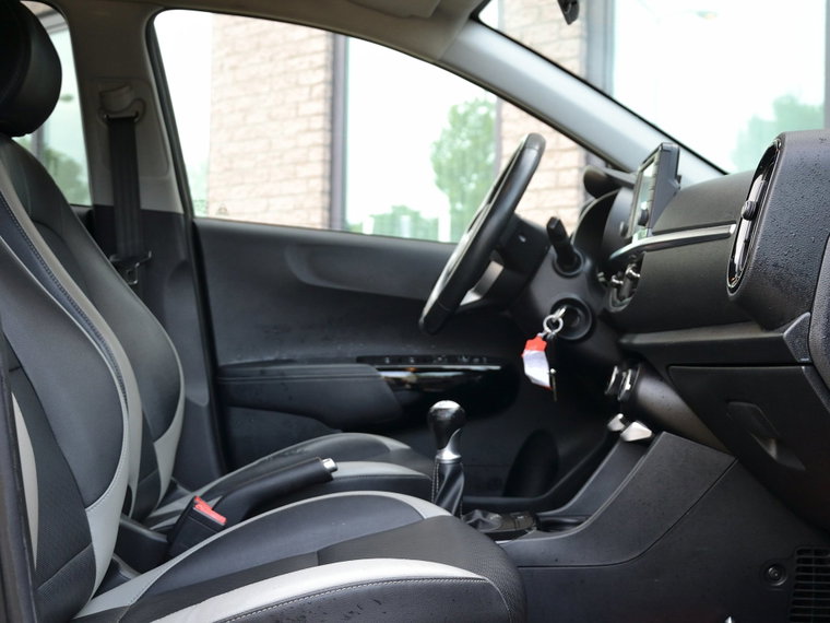 Vehicle Image 9