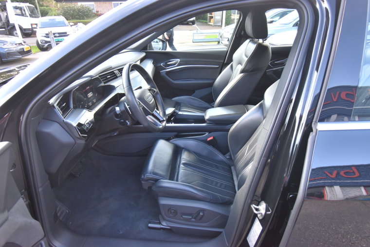 Vehicle Image 32