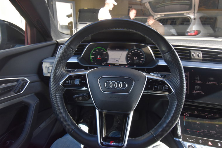 Vehicle Image 48