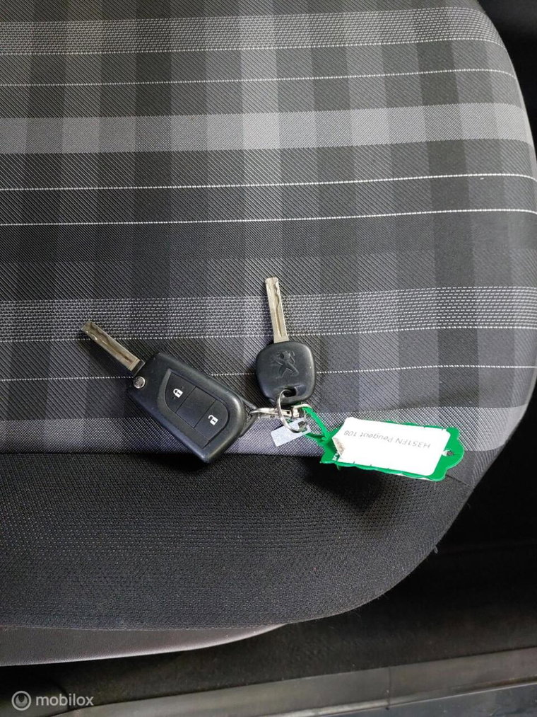 Vehicle Image 12
