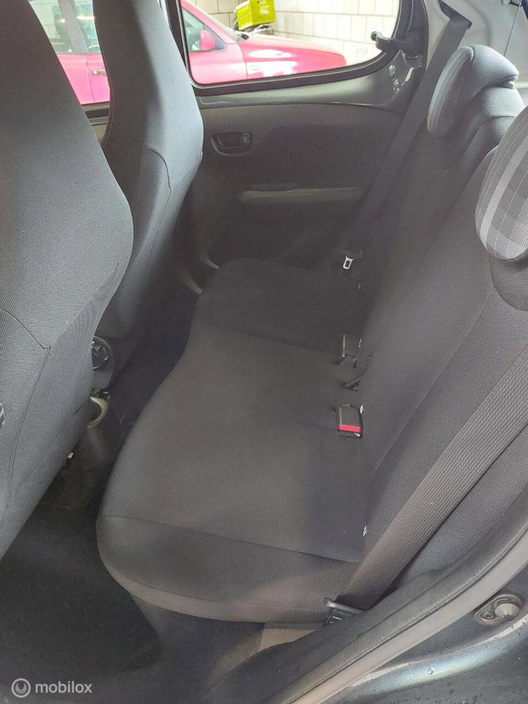 Vehicle Image 17