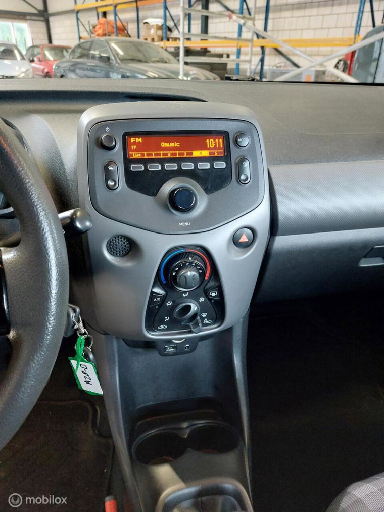 Vehicle Image 10