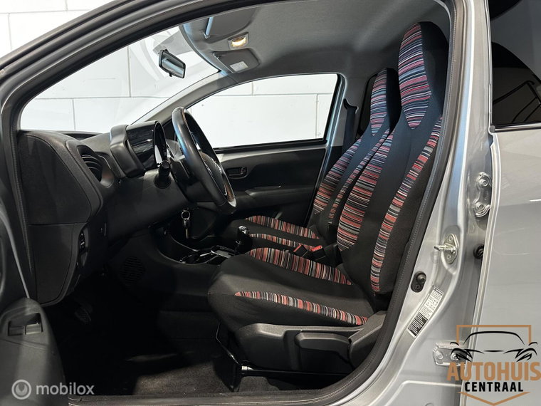 Vehicle Image 11