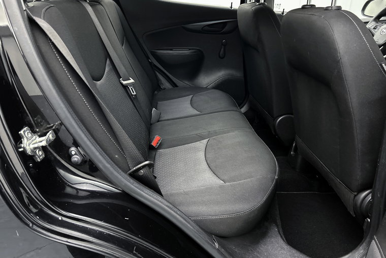Vehicle Image 25