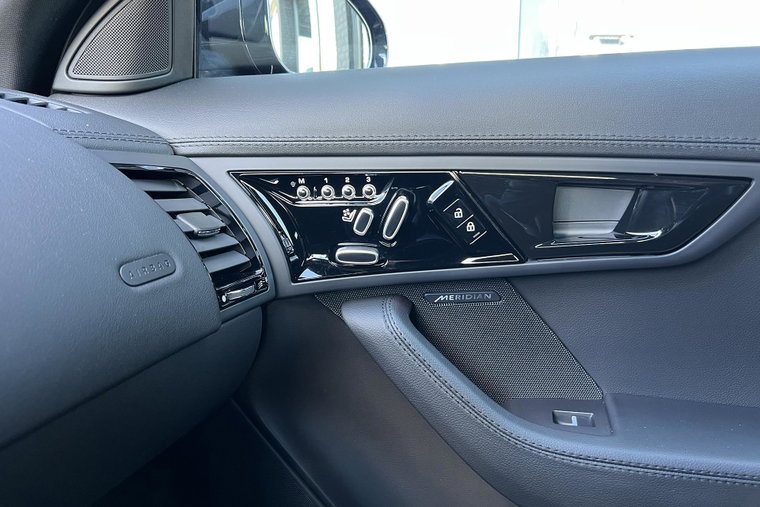 Vehicle Image 28