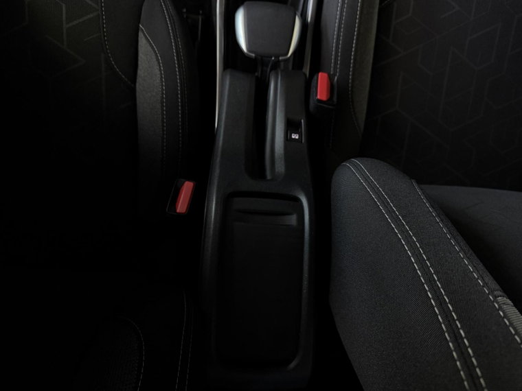 Vehicle Image 25