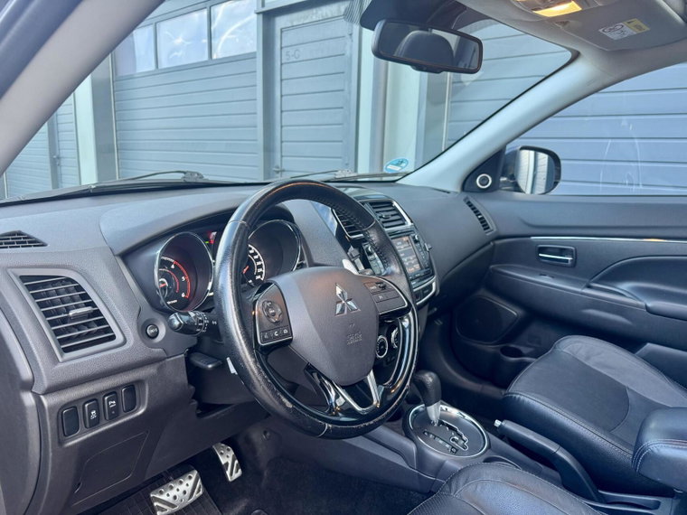 Vehicle Image 17