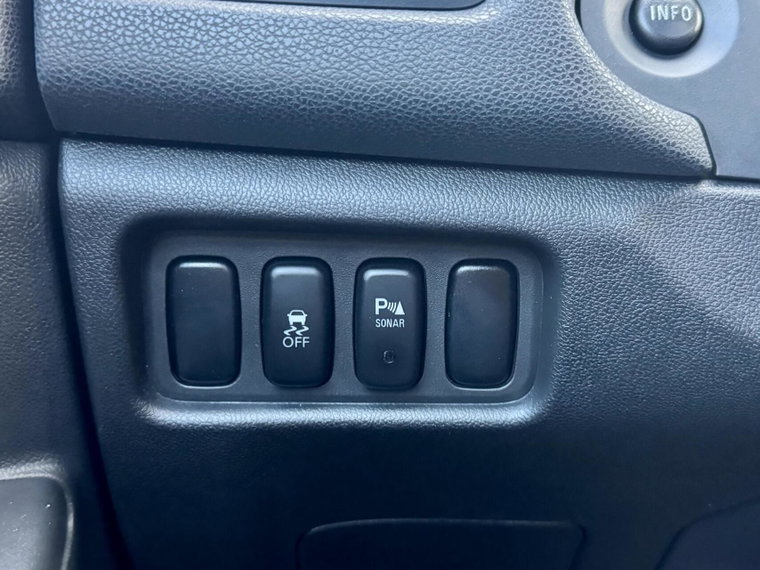Vehicle Image 25