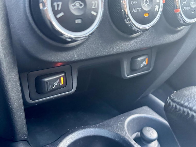 Vehicle Image 32