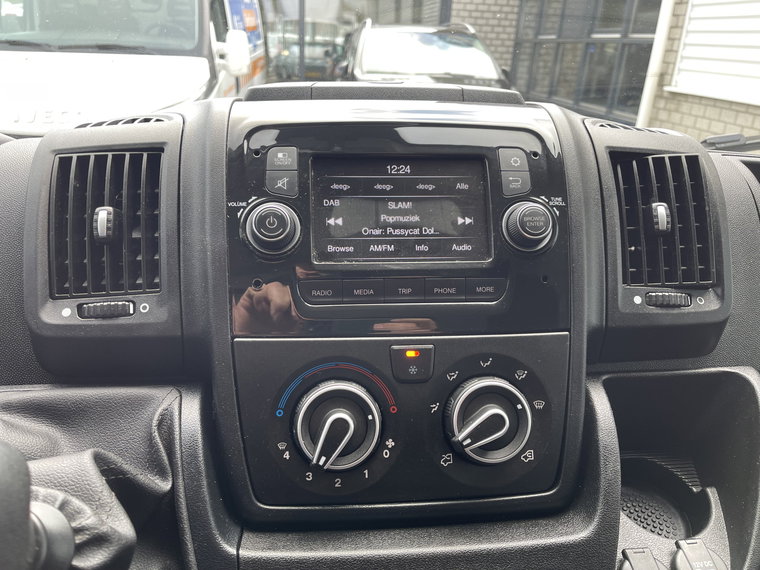 Vehicle Image 28