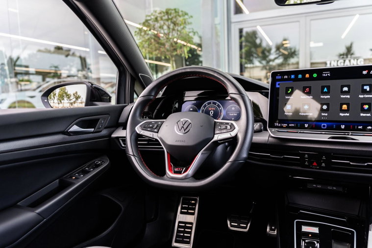 Vehicle Image 19