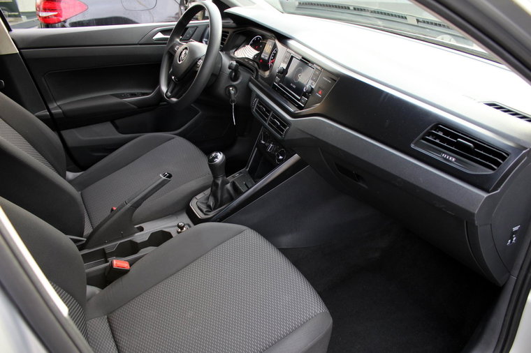 Vehicle Image 16