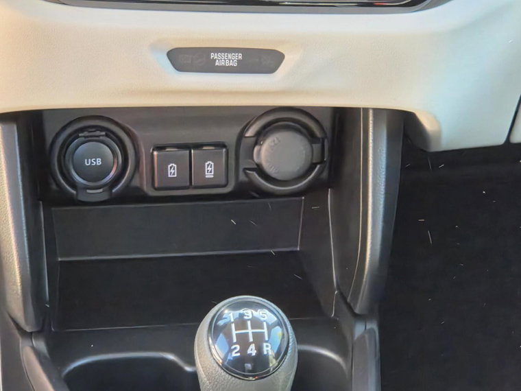 Vehicle Image 25