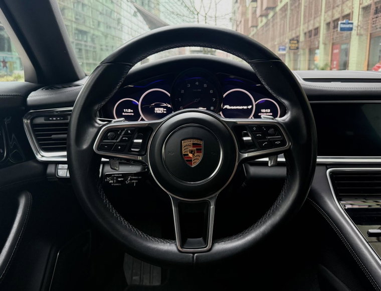 Vehicle Image 15