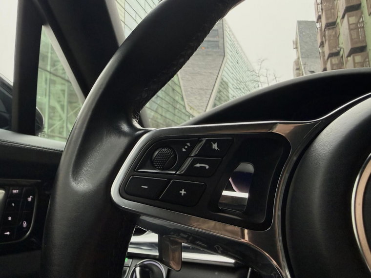 Vehicle Image 16