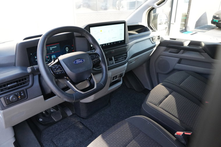 Vehicle Image 16
