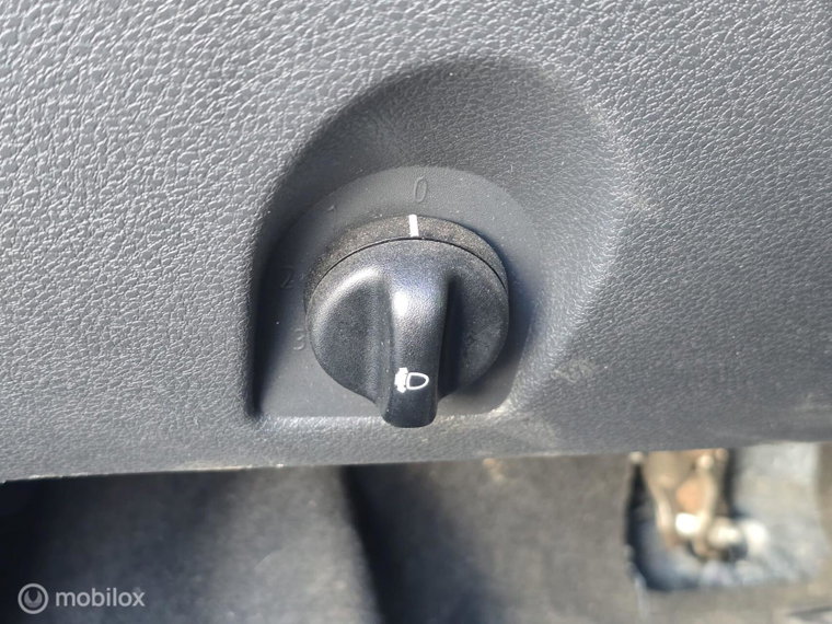Vehicle Image 35