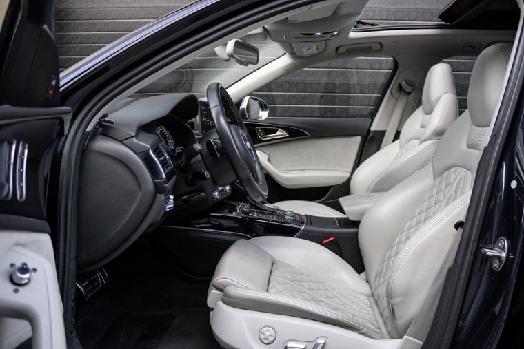Vehicle Image 30