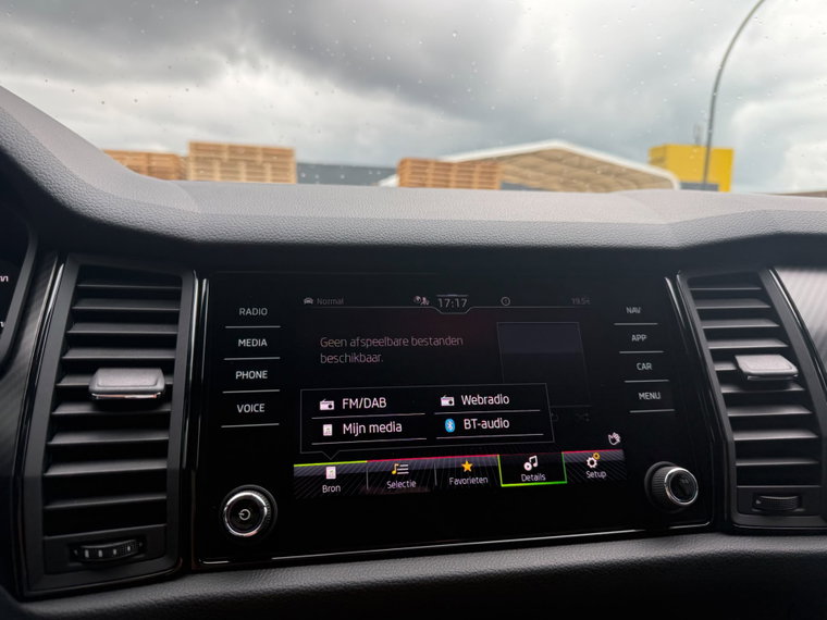 Vehicle Image 32