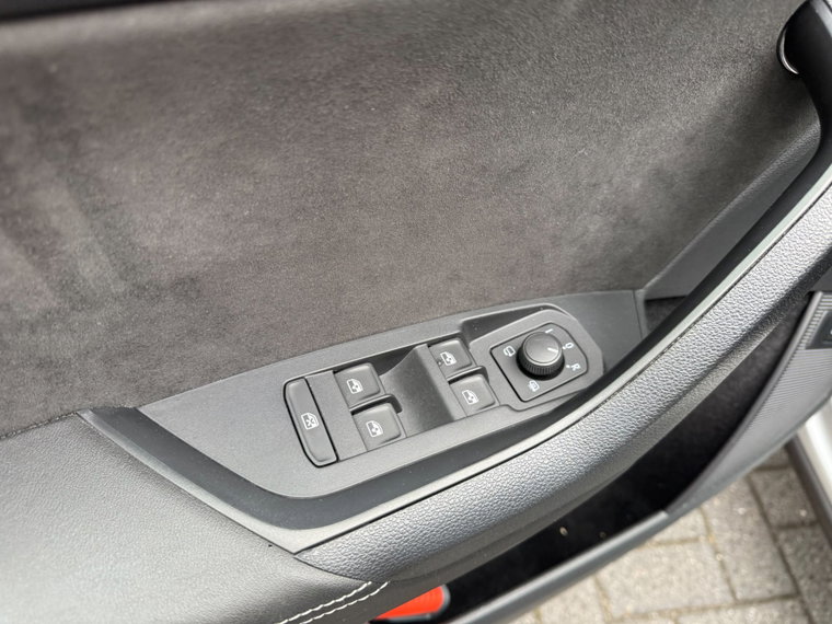 Vehicle Image 38