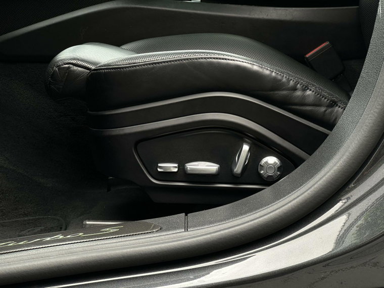 Vehicle Image 33