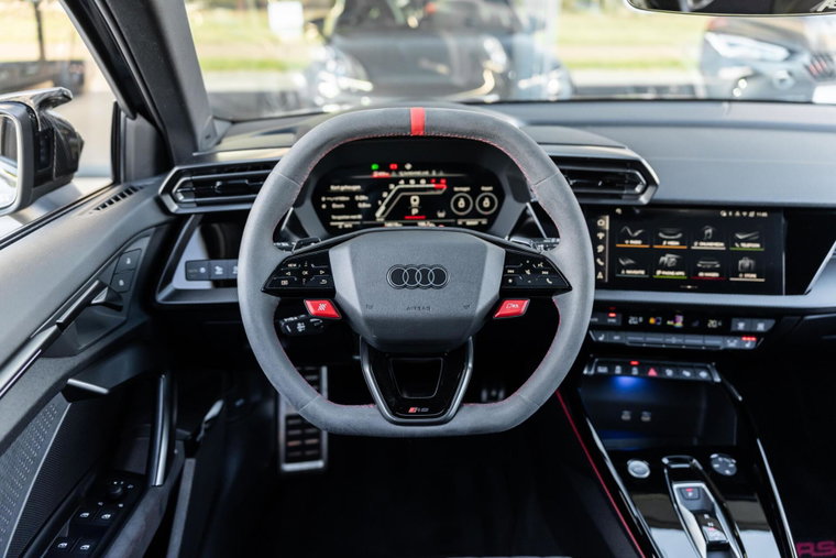 Vehicle Image 23