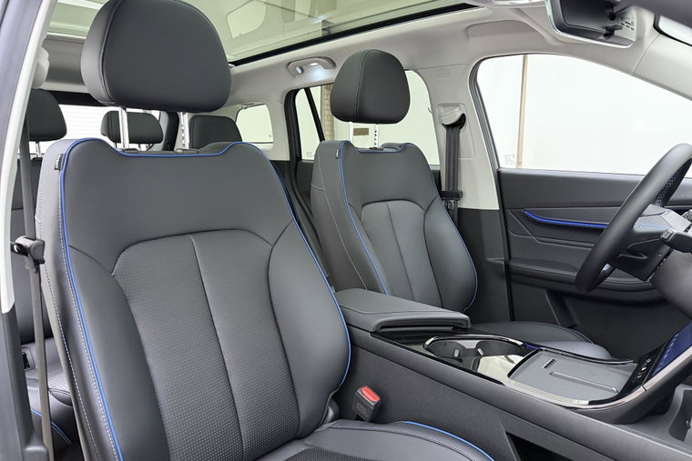 Vehicle Image 14