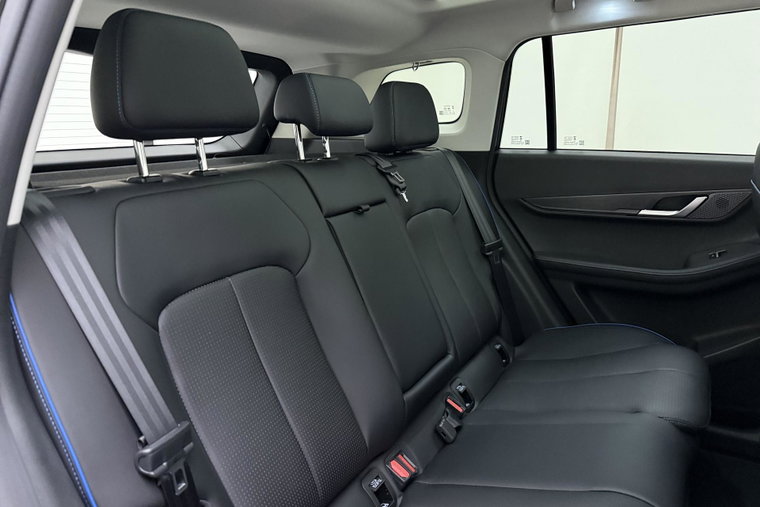 Vehicle Image 16