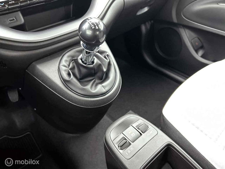Vehicle Image 38