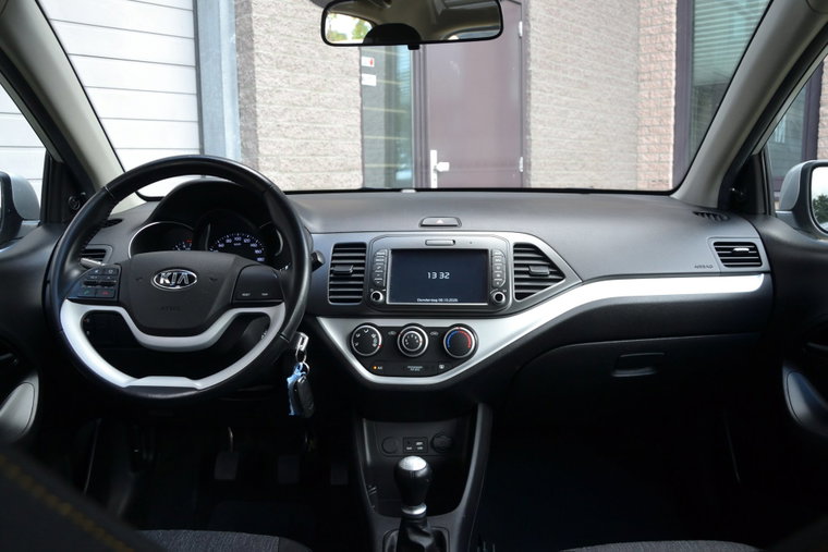 Vehicle Image 8